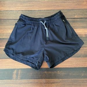 Athleta Girl Girl all play 3”  short. In perfect used condition. No piling/holes